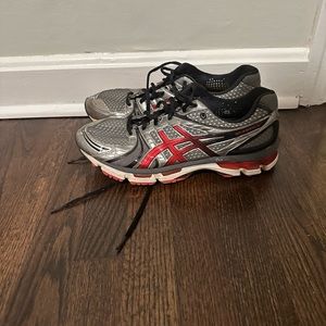 Men’s Gel Kayano 18. Size 10.5. Used custom insert so no inner sole. See photo